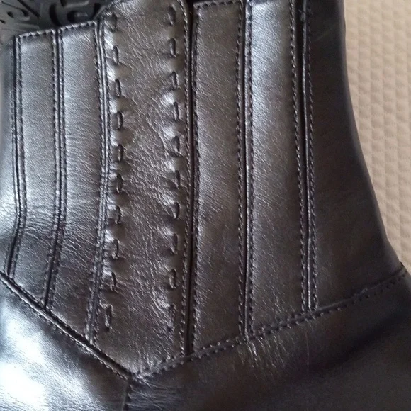 Clarks Ankle Boot 8.5 - Picture 6 of 8
